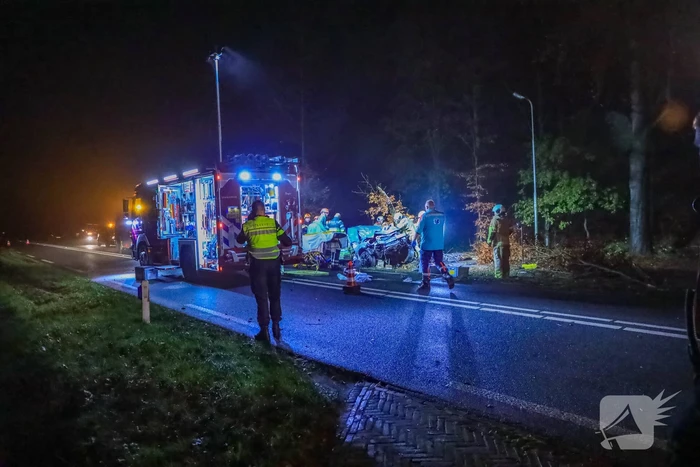 Automobilist zwaargewond bij aanrijding