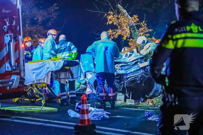 Automobilist zwaargewond bij aanrijding