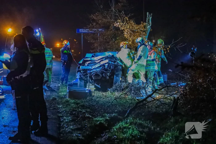 Automobilist zwaargewond bij aanrijding