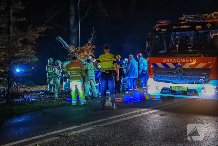 Automobilist zwaargewond bij aanrijding