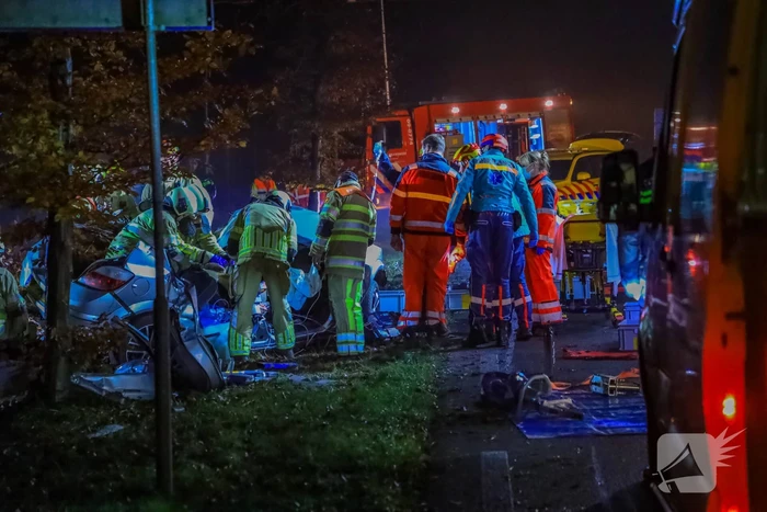 Automobilist zwaargewond bij aanrijding