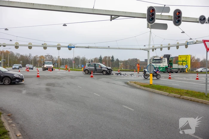 Veel schade tussen botsing personenauto's