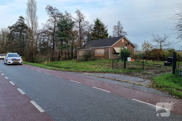 Politieonderzoek bij dicht getimmerde woning