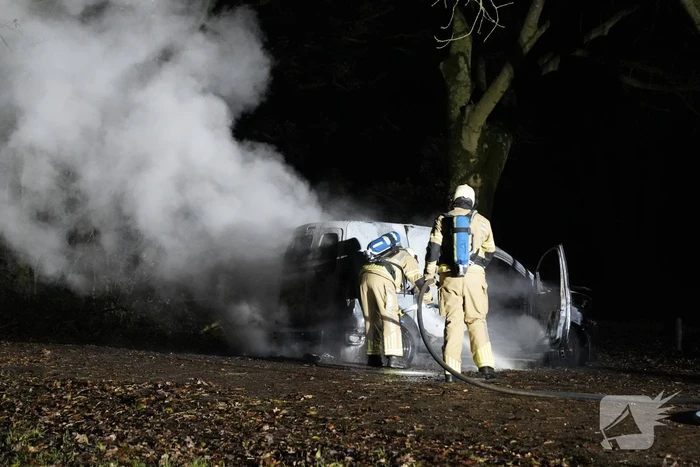 Gestolen busje uitgebrand teruggevonden