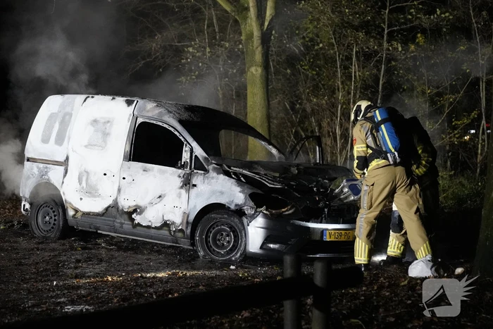Gestolen busje uitgebrand teruggevonden
