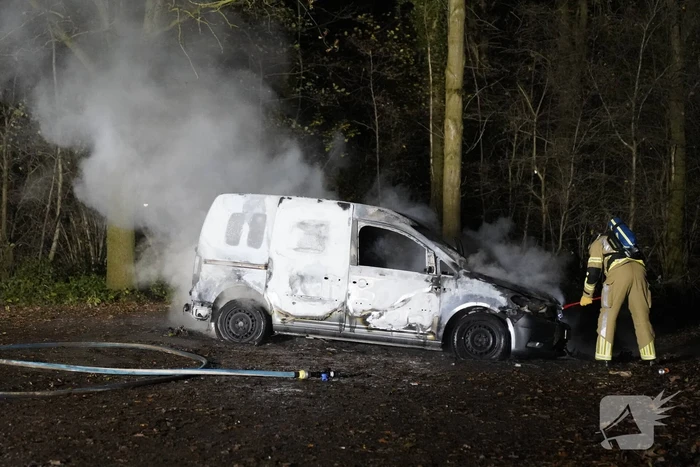 Gestolen busje uitgebrand teruggevonden