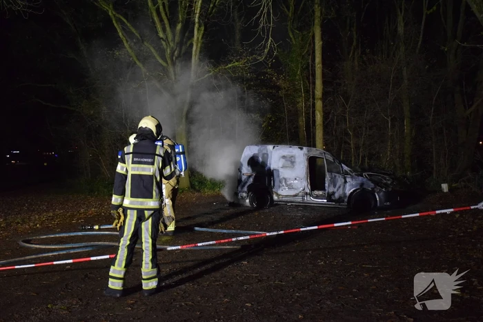 Gestolen busje uitgebrand teruggevonden