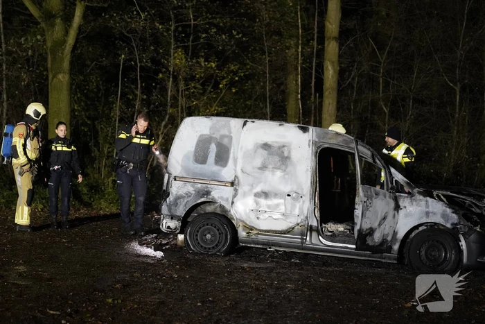 Gestolen busje uitgebrand teruggevonden