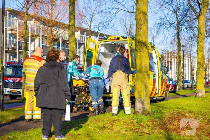 Traumahelikopter ingezet voor te water geraakt persoon