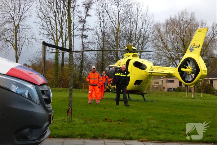 Traumahelikopter landt voor persoon met allergische reactie in gezondheidscentrum