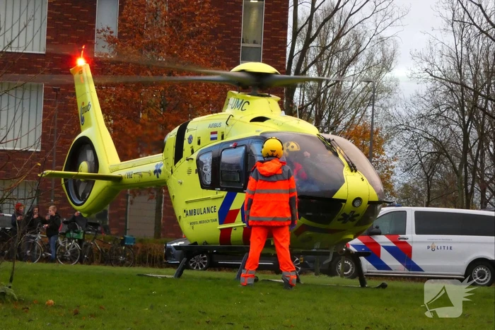 Traumahelikopter landt voor persoon met allergische reactie in gezondheidscentrum