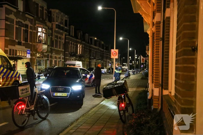 Maaltijdbezorger op e-bike aangereden door auto