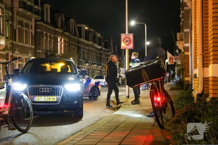 Maaltijdbezorger op e-bike aangereden door auto