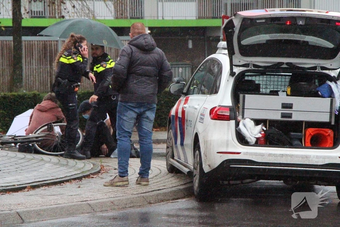 Fietser gewond bij aanrijding op rotonde