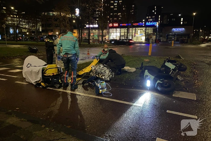 Maaltijdbezorger gewond bij aanrijding