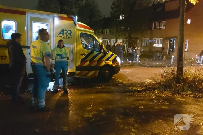 Bestelbus raakt te water