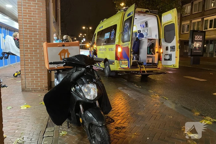 Scooterrijdster gewond na harde val
