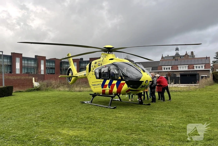 Vrouw zwaargewond na val uit raam