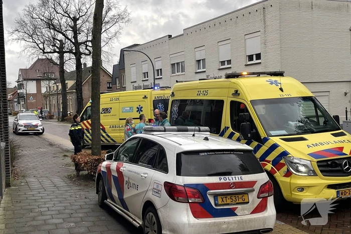Vrouw zwaargewond na val uit raam