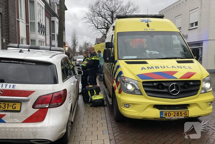 Vrouw zwaargewond na val uit raam