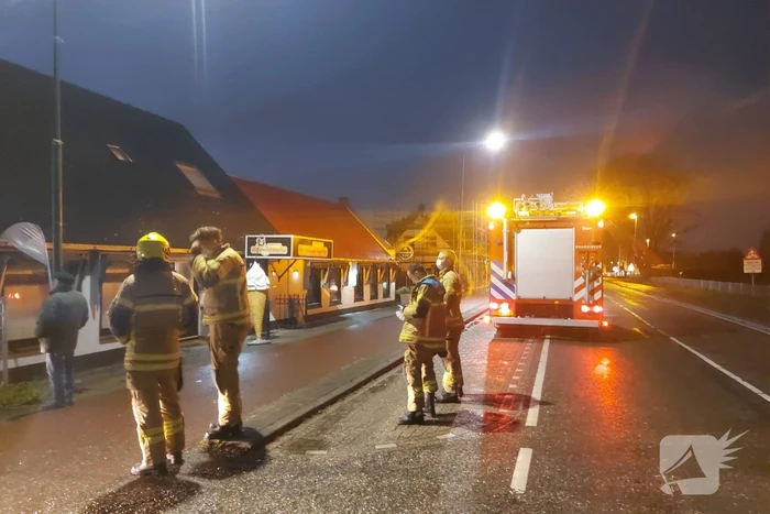 Brandweer controleert dak op brand