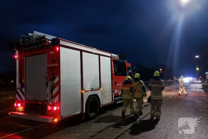 Brandweer controleert dak op brand