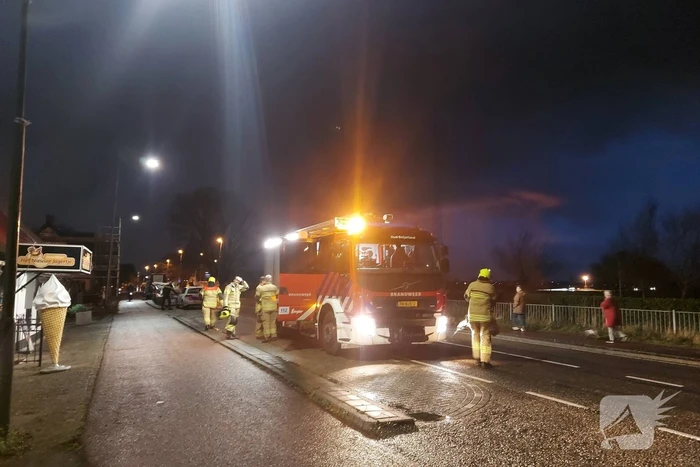 Brandweer controleert dak op brand