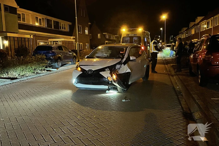 Auto belandt in tuin na aanrijding