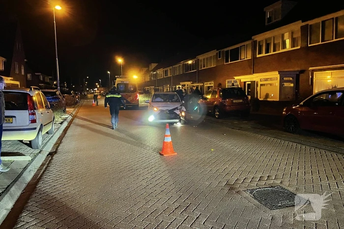 Auto belandt in tuin na aanrijding