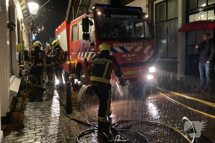 Bovenverdieping vol rook door brand