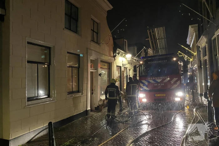 Bovenverdieping vol rook door brand