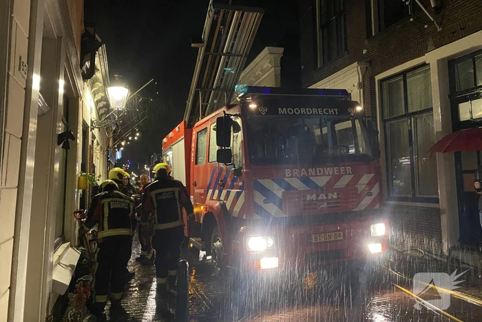 Bovenverdieping vol rook door brand