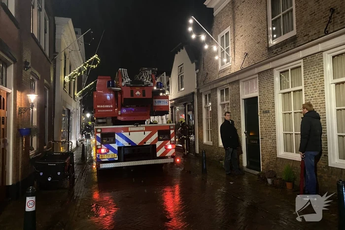 Bovenverdieping vol rook door brand