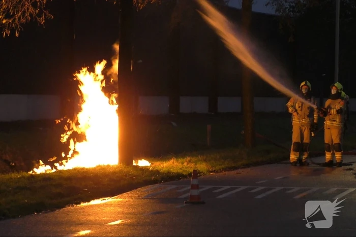 Metershoge vlammen bij brand in gasleiding