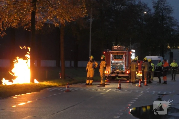 Metershoge vlammen bij brand in gasleiding