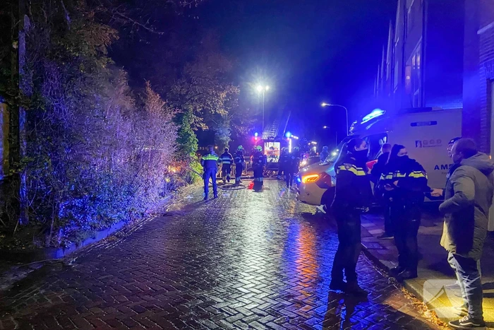 Persoon overleden na brand op woonboot
