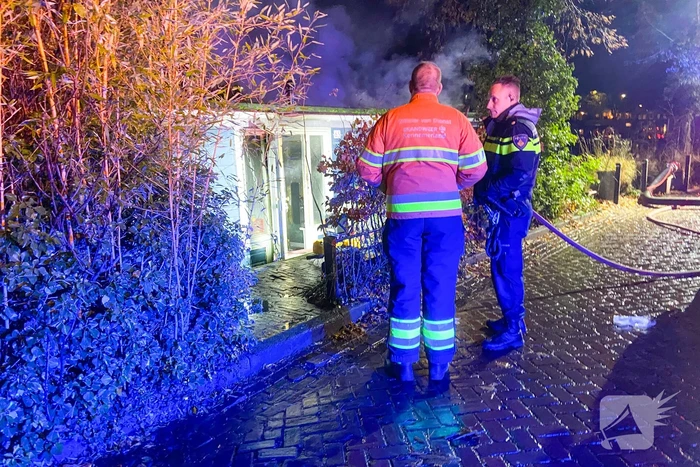 Persoon overleden na brand op woonboot