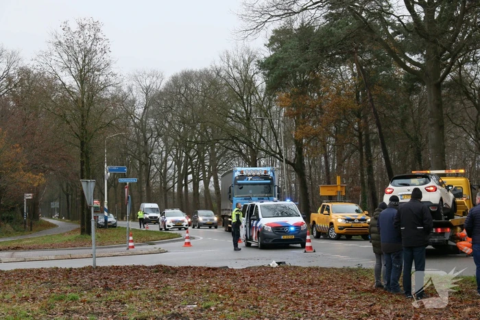 Veel schade bij ongeluk tussen auto en bestelbus