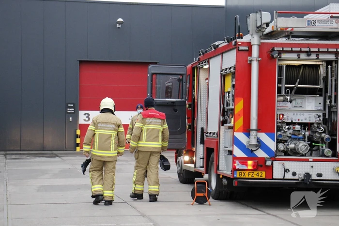 Brandweer ventileert pand na smeulbrand