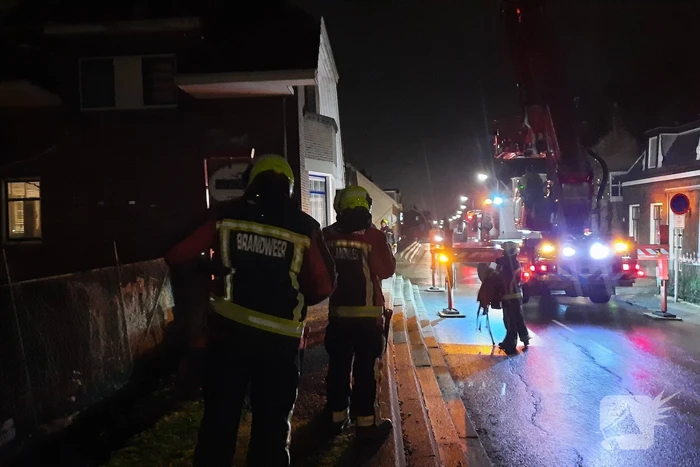Brandweer dooft schoorsteenbrand