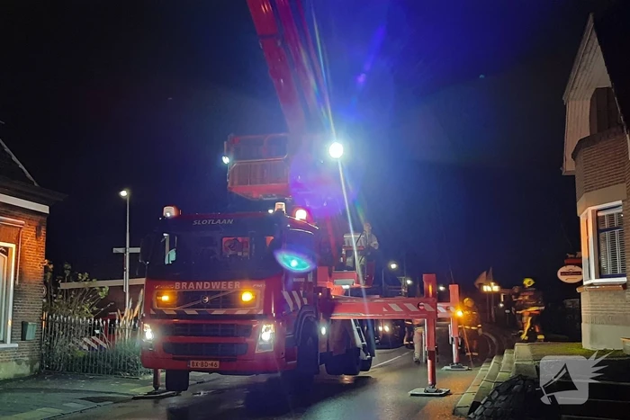 Brandweer dooft schoorsteenbrand