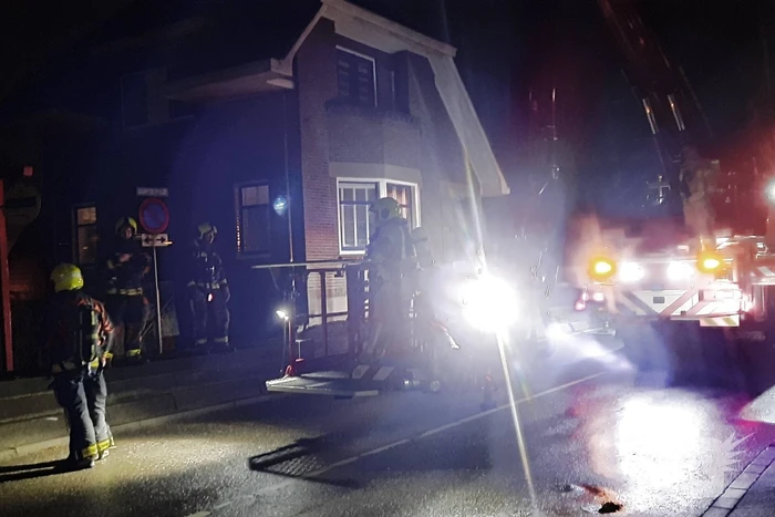Brandweer dooft schoorsteenbrand