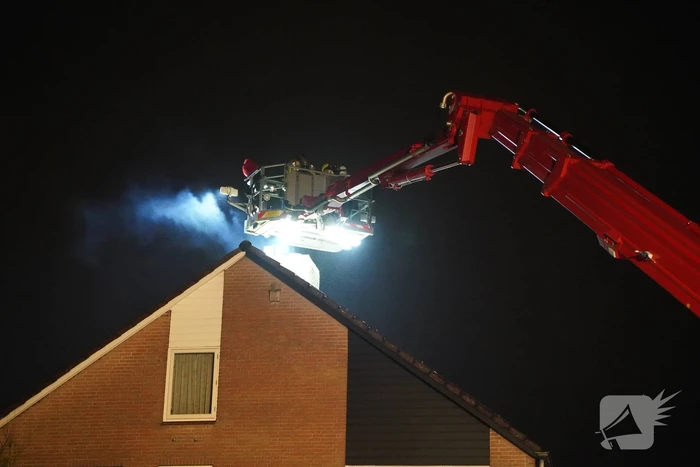 Brand in schoorsteen van woning
