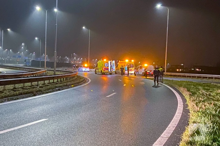 Auto belandt op op zijn kop in sloot