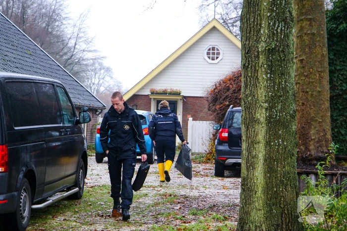 Overleden persoon aangetroffen, politie doet onderzoek