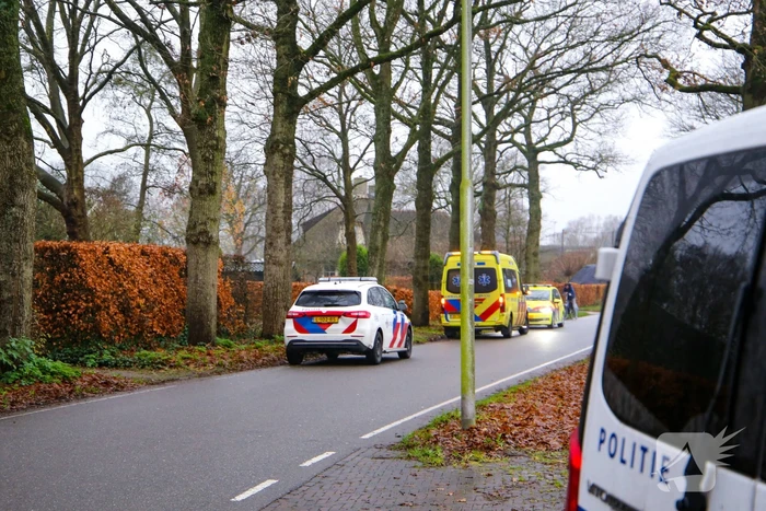 Overleden persoon aangetroffen, politie doet onderzoek