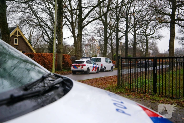 Overleden persoon aangetroffen, politie doet onderzoek
