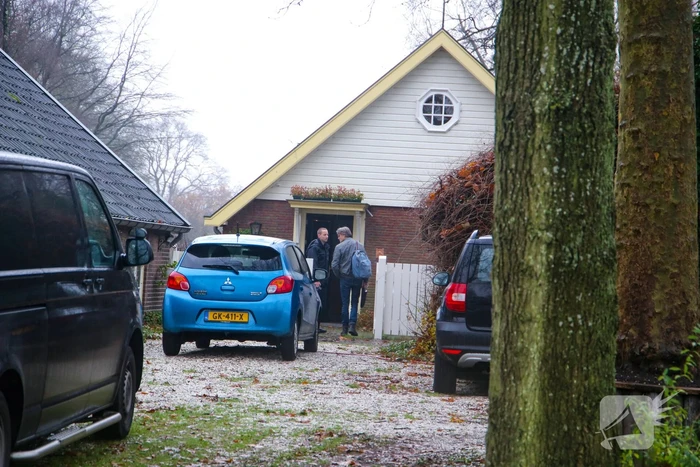 Overleden persoon aangetroffen, politie doet onderzoek