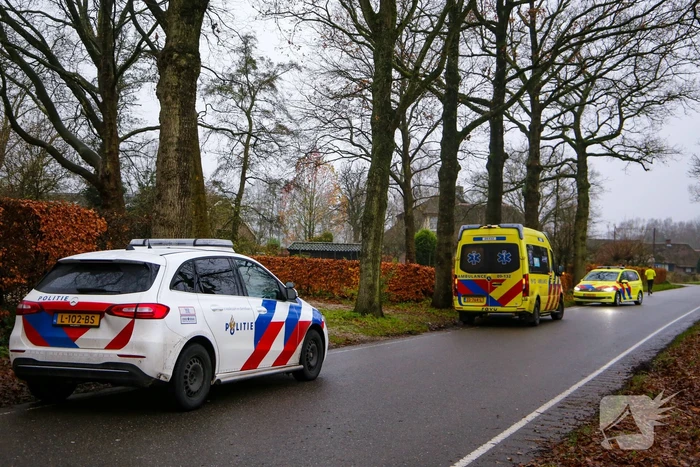 Overleden persoon aangetroffen, politie doet onderzoek