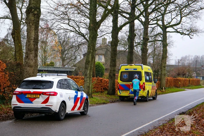 Overleden persoon aangetroffen, politie doet onderzoek